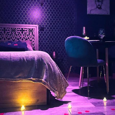 Love Room L' Orientale / Jacuzzi / Sauna Chateau-Landon エクステリア 写真