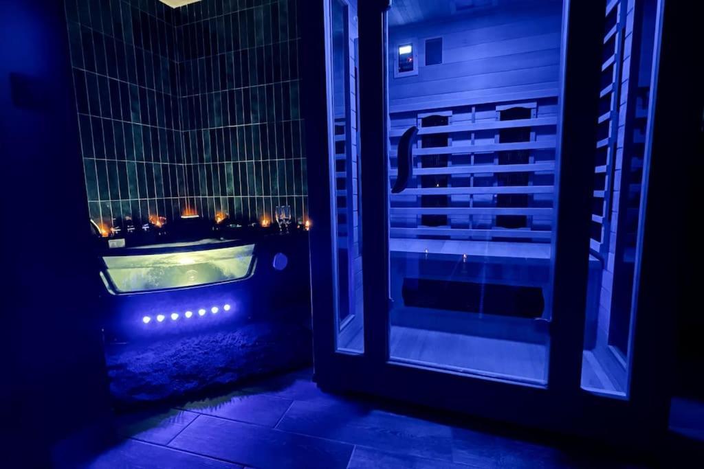 Love Room L' Orientale / Jacuzzi / Sauna Chateau-Landon エクステリア 写真