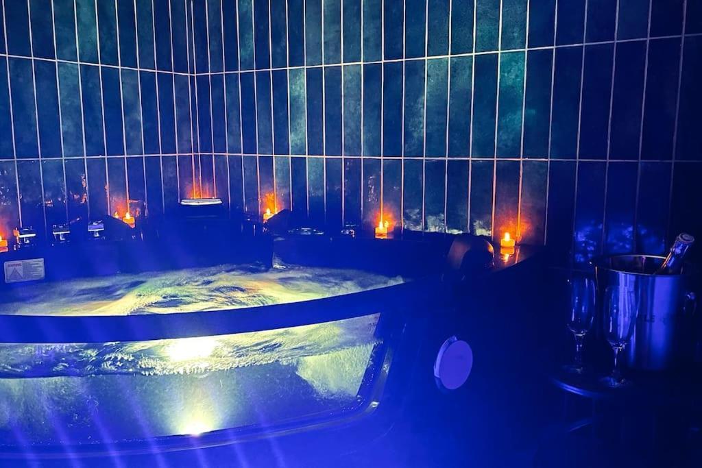 Love Room L' Orientale / Jacuzzi / Sauna Chateau-Landon エクステリア 写真
