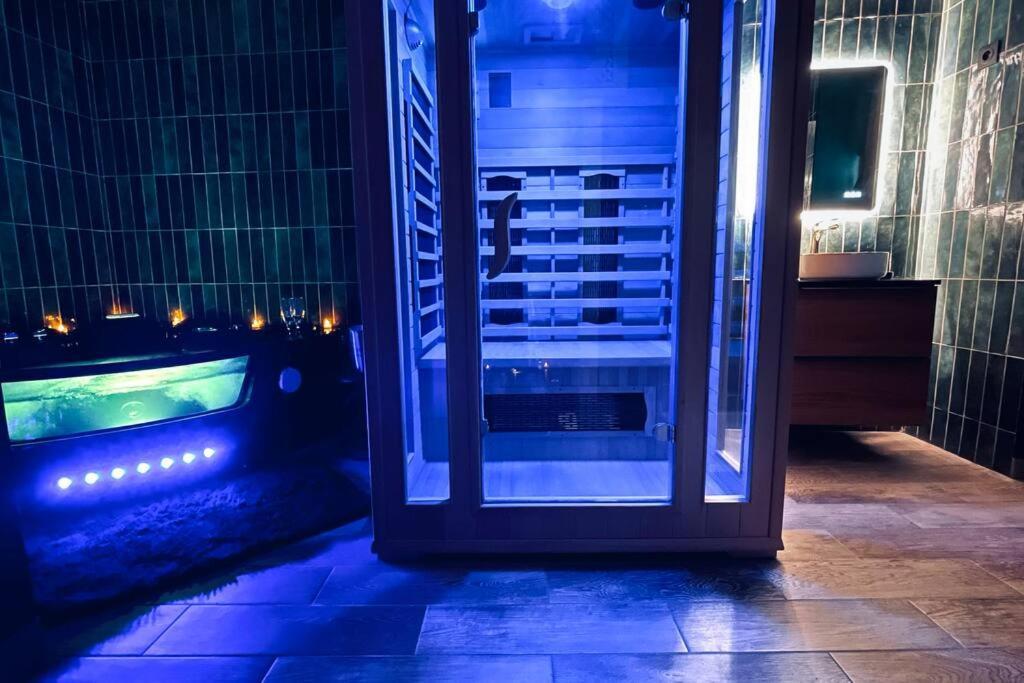 Love Room L' Orientale / Jacuzzi / Sauna Chateau-Landon エクステリア 写真