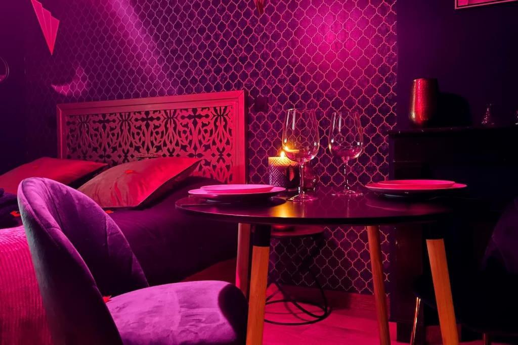 Love Room L' Orientale / Jacuzzi / Sauna Chateau-Landon エクステリア 写真